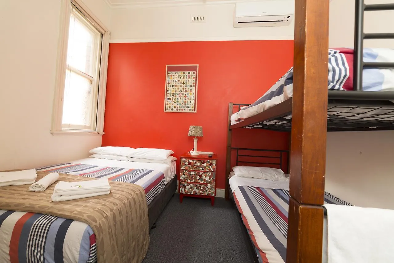 Tassie Backpackers At The Brunswick Hotel Hobart